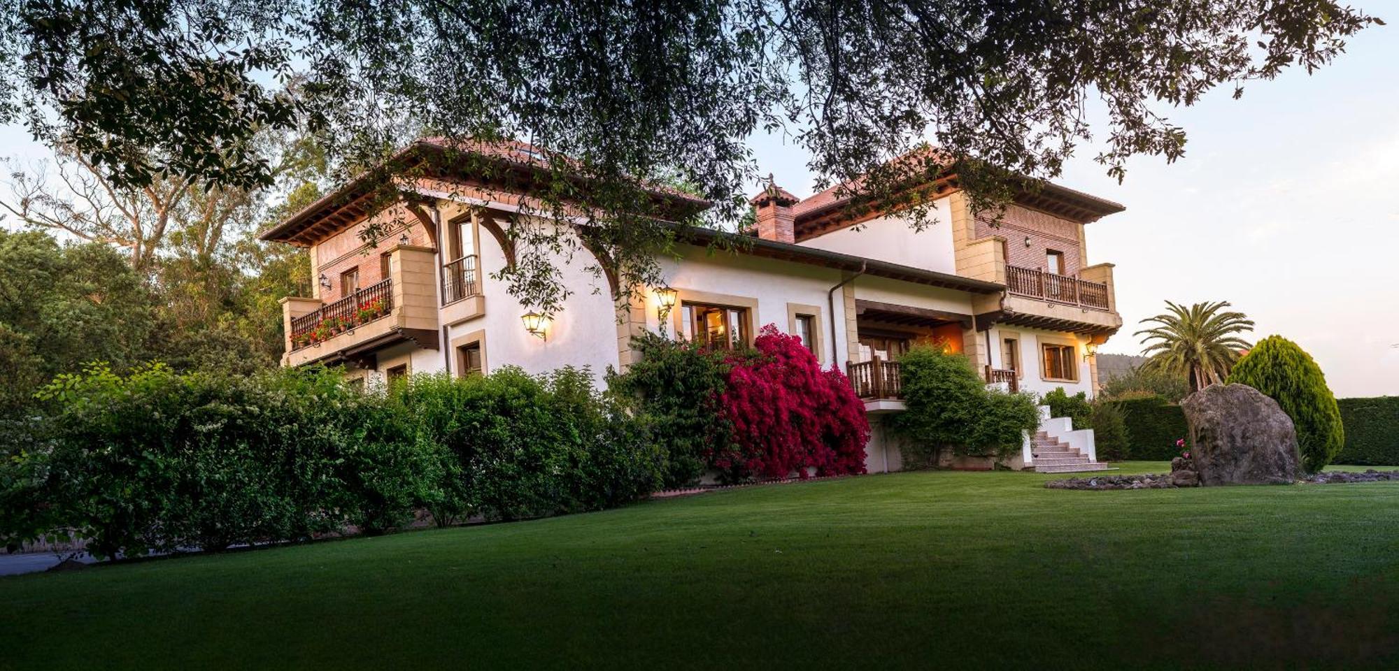 Hotel Posada La Robleda (Adults Only) Arnuero Exterior photo