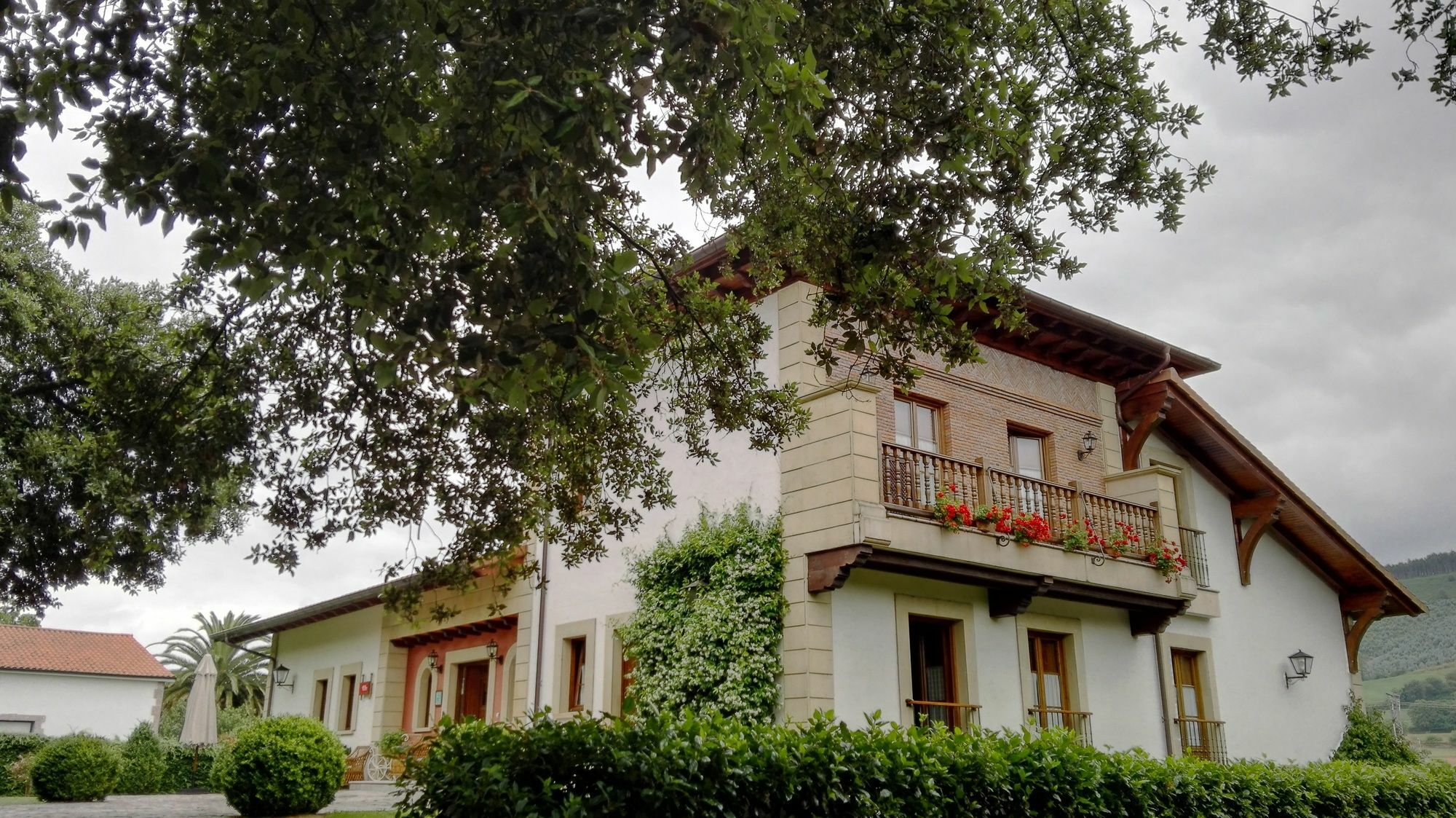 Hotel Posada La Robleda (Adults Only) Arnuero Exterior photo