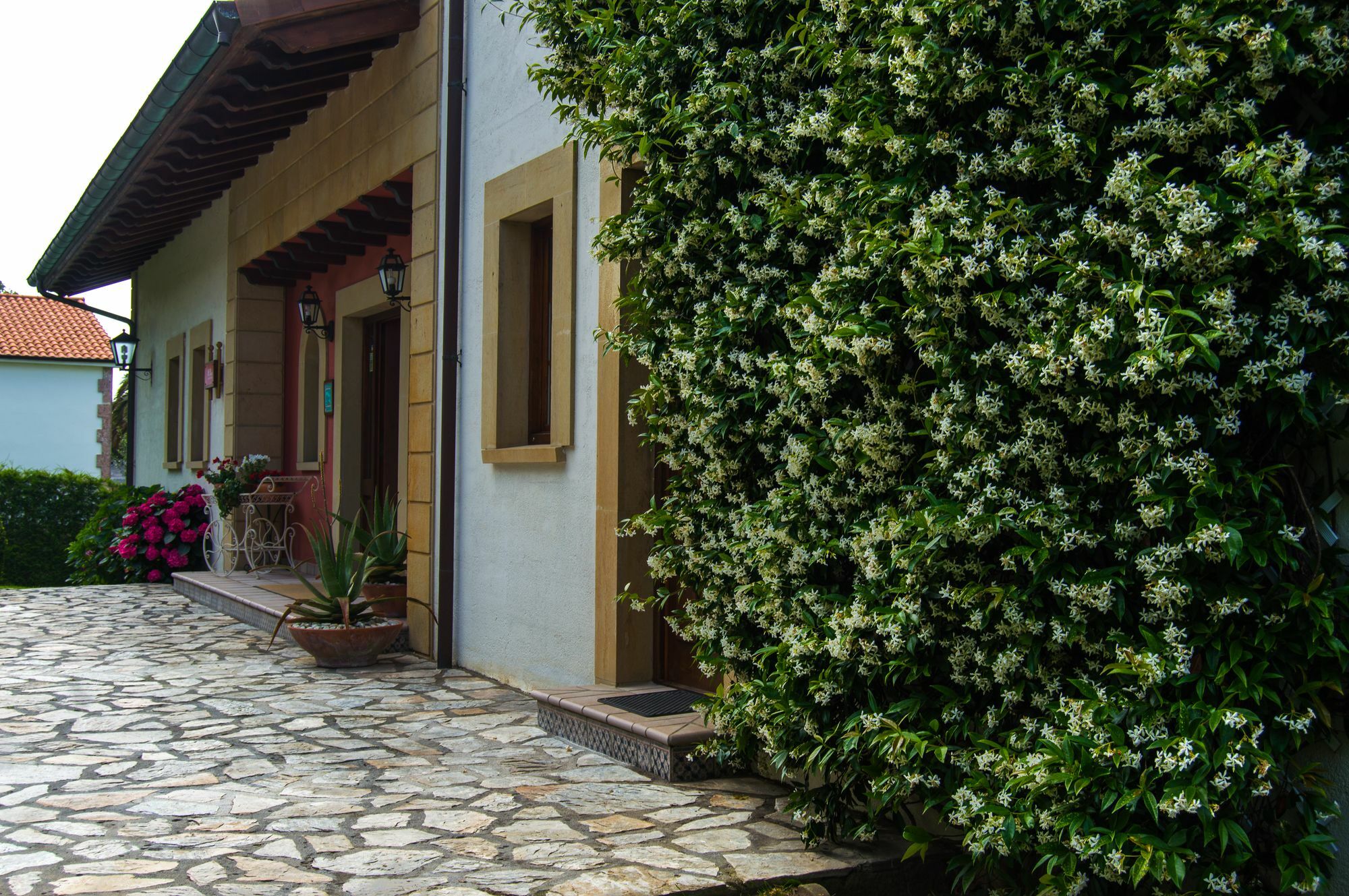 Hotel Posada La Robleda (Adults Only) Arnuero Exterior photo